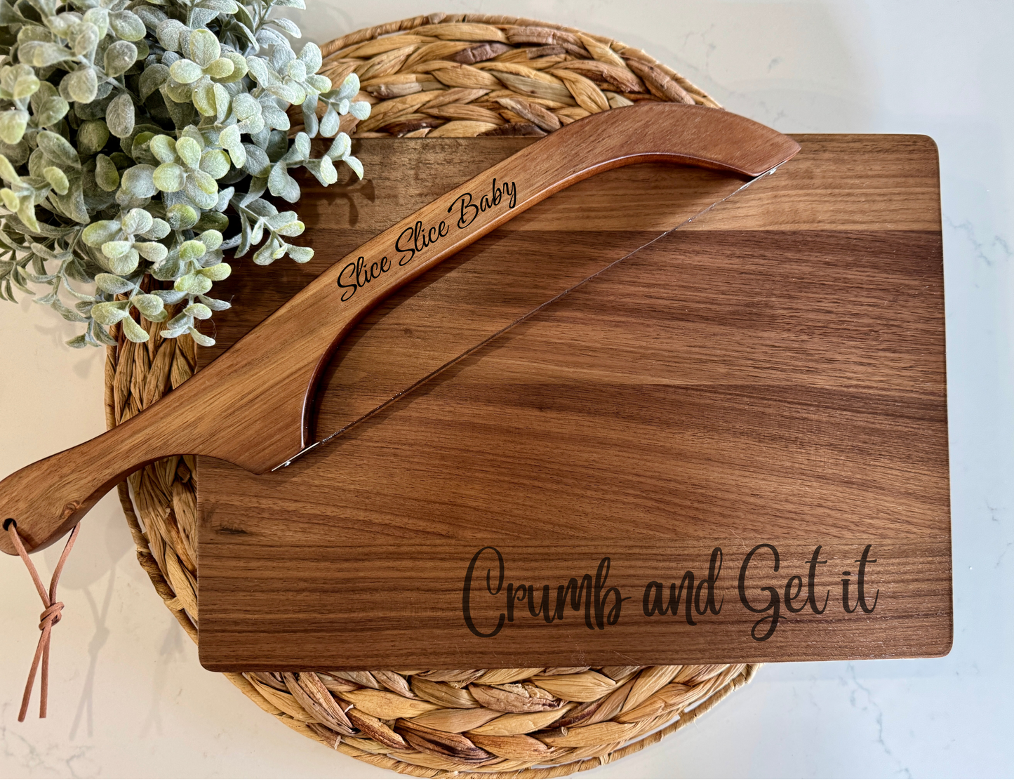 Engraved Cutting board + Bread slicer set